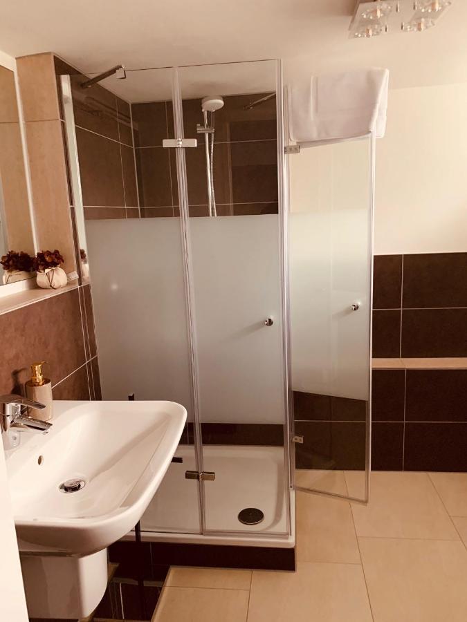 דיסלדורף Souterrain Zimmer Mit Separatem Eingang Und Bad מראה חיצוני תמונה