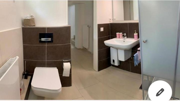 דיסלדורף Souterrain Zimmer Mit Separatem Eingang Und Bad מראה חיצוני תמונה